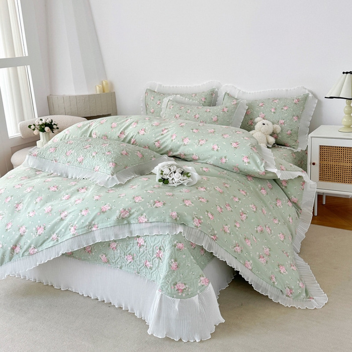 91家纺网 家纺一手货源 找家纺 添越 2024小清新韩版蕾丝花边纯棉夹棉床盖三件套全棉花开半夏