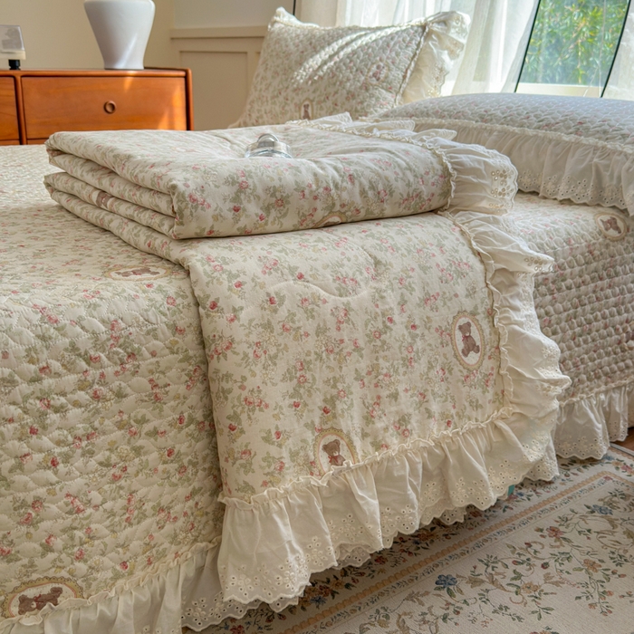 91家纺网 家纺一手货源 找家纺 淑女公社家纺  2025春夏新款法式纯棉双层纱夏被床盖四件套 春日熊仔