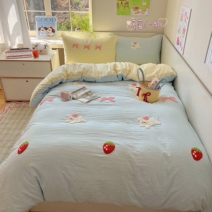 91家纺网 家纺一手货源 找家纺 顾里家纺 2025新款ins韩系童趣毛巾绣云朵棉四件套 草莓小狗