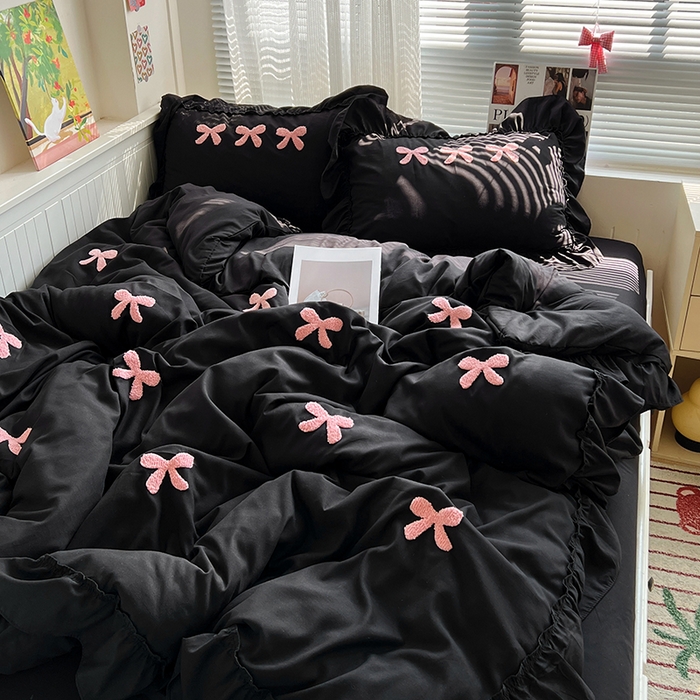 91家纺网 家纺一手货源 找家纺 艺玲家纺 2025新款赫本风系列法式花边水洗棉四件套 小香风 蝴蝶结-黑色