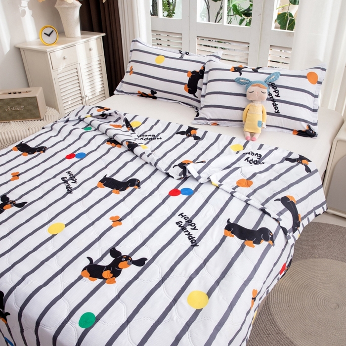 91家纺网 家纺一手货源 找家纺 乐居坊2025新款亲肤舒适印花芦荟棉夏凉被四件套 呆萌狗