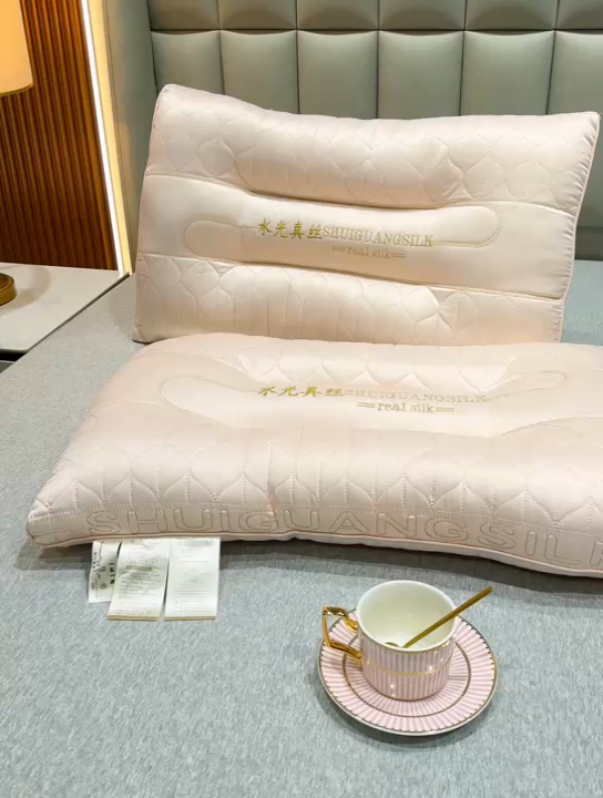 91家纺网 家纺一手货源 找家纺 爱来依2025新款莫代尔水光真丝乳胶枕芯48*74cm 莫代尔水光真丝-粉色