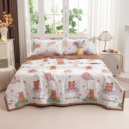 91家纺网 家纺一手货源 找家纺 乐居坊2025新款亲肤舒适印花芦荟棉夏凉被四件套 卡皮巴拉