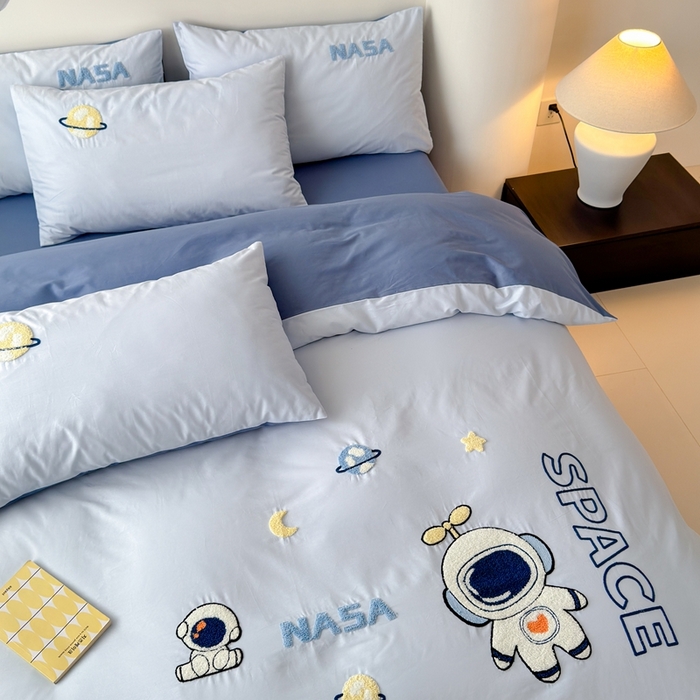 91家纺网 家纺一手货源 找家纺 锦觅家纺 2025新款卡通小清新毛巾绣全棉纯棉四件套（大版定位花型） 小宇航员