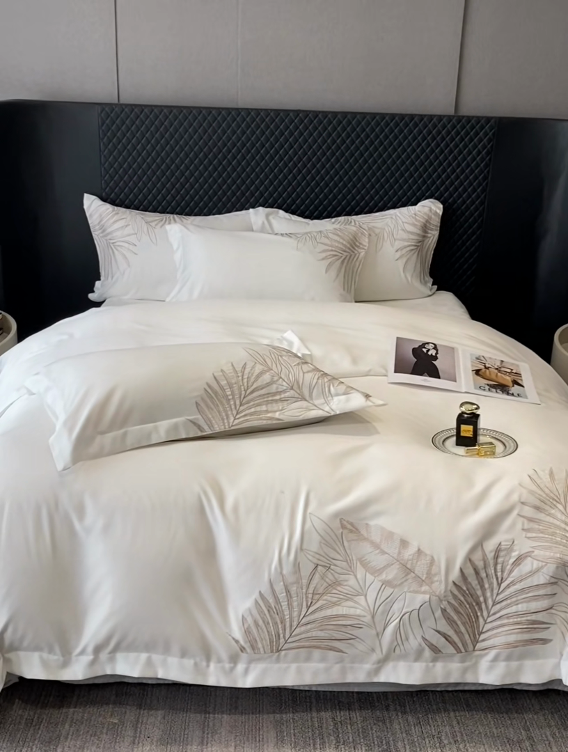 91家纺网 家纺一手货源 找家纺 优悦 2025新款冰丝简奢绣花四件套 流光岁月-白