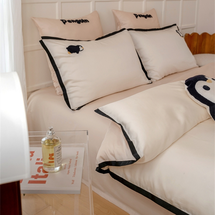 91家纺网 家纺一手货源 找家纺 FORTWO家纺原创设计（FOR TWO家纺） 2025新款60支兰精天丝毛巾绣四件套-断角款 企鹅