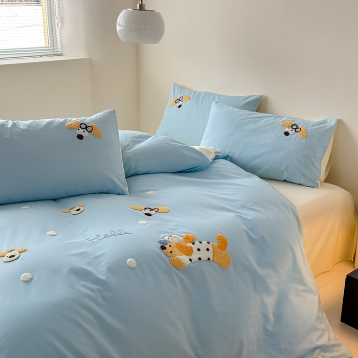 91家纺网 家纺一手货源 找家纺 锦觅家纺 2025新款卡通小清新毛巾绣全棉纯棉四件套（大版定位花型） 奔跑的狗狗