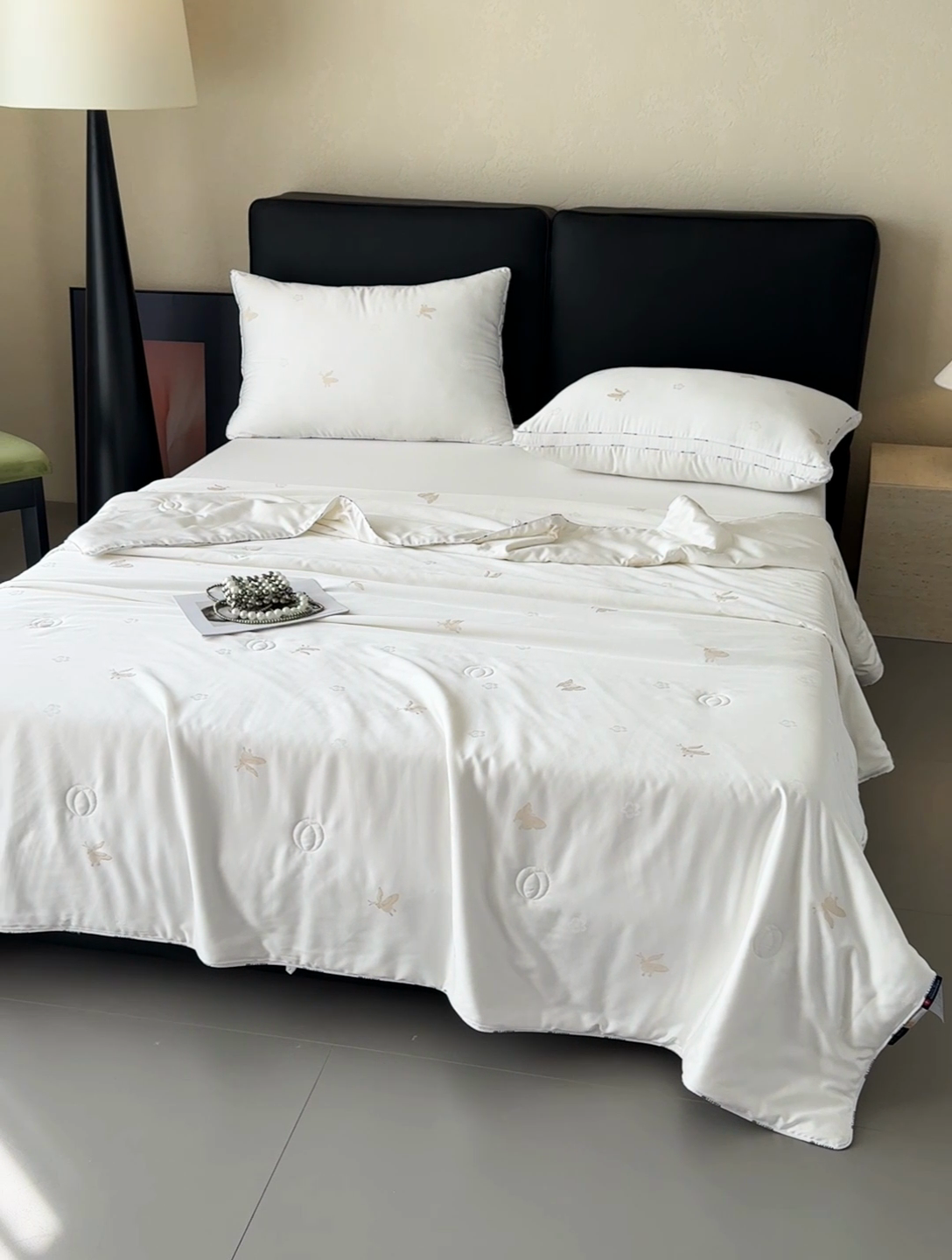 91家纺网 家纺一手货源 找家纺 茧羽世家 2025新款超柔蚕花夏被系列 蝶恋花