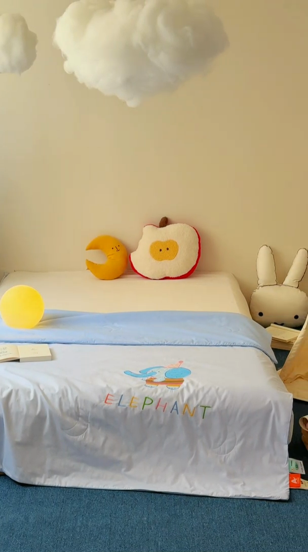 91家纺网 家纺一手货源 找家纺 2025新款快乐多巴胺纯棉夏被 蓝色彩虹小象