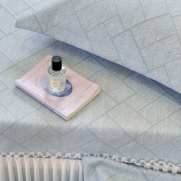 91家纺网 家纺一手货源 找家纺 棉生活家纺 2025新款高端款冰离子超软按摩凉席 方格-兰-床裙款