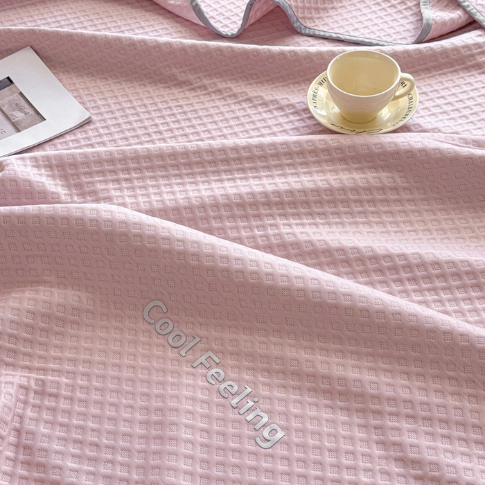 91家纺网 家纺一手货源 找家纺 阿牛席业 2025春夏新款双面云母夏被夏凉被空调被 沐夏-戴妃粉