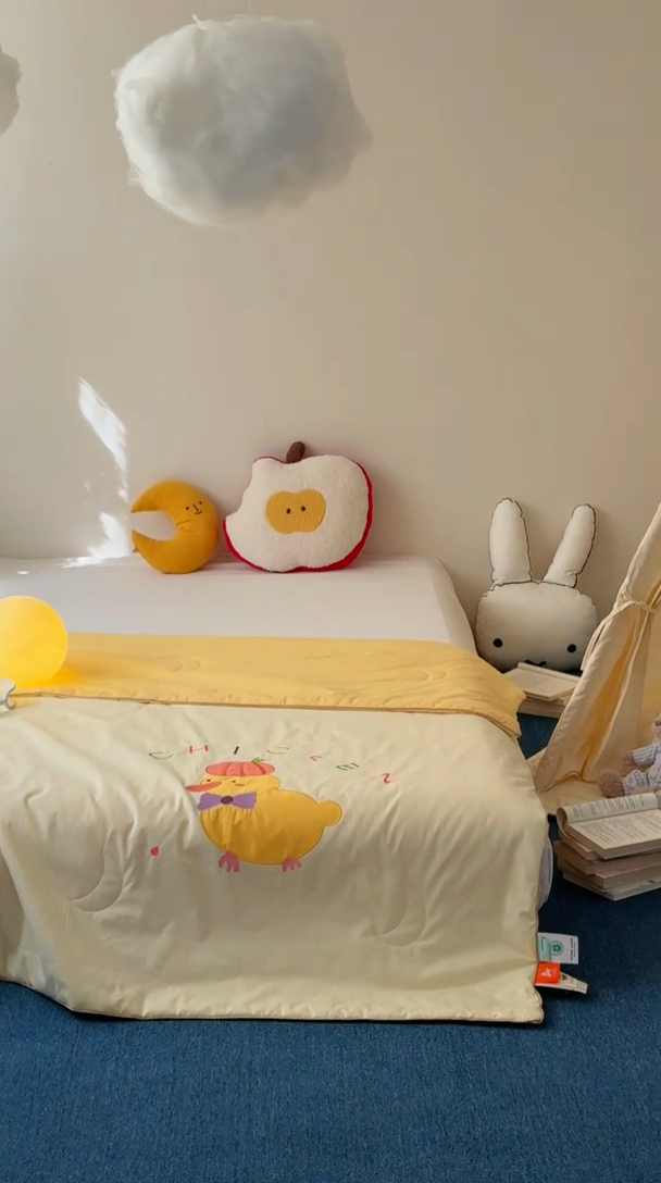 91家纺网 家纺一手货源 找家纺 2025新款快乐多巴胺纯棉夏被 黄色彩虹小鸭子