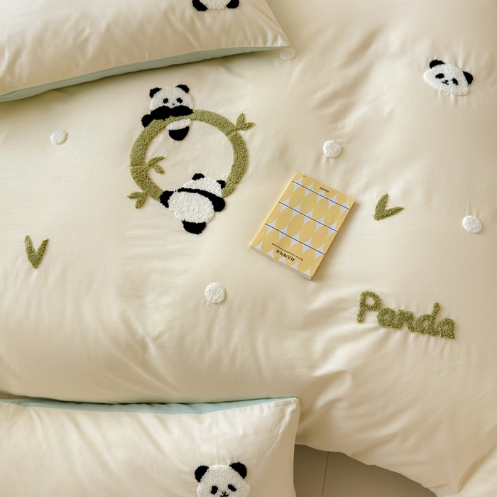 91家纺网 家纺一手货源 找家纺 锦觅家纺 2025新款卡通小清新毛巾绣全棉纯棉四件套（大版定位花型） 可爱熊猫