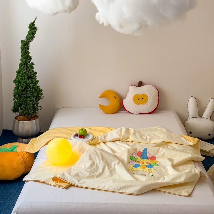 91家纺网 家纺一手货源 找家纺 2025新款快乐多巴胺纯棉夏被 黄色彩虹小狮子