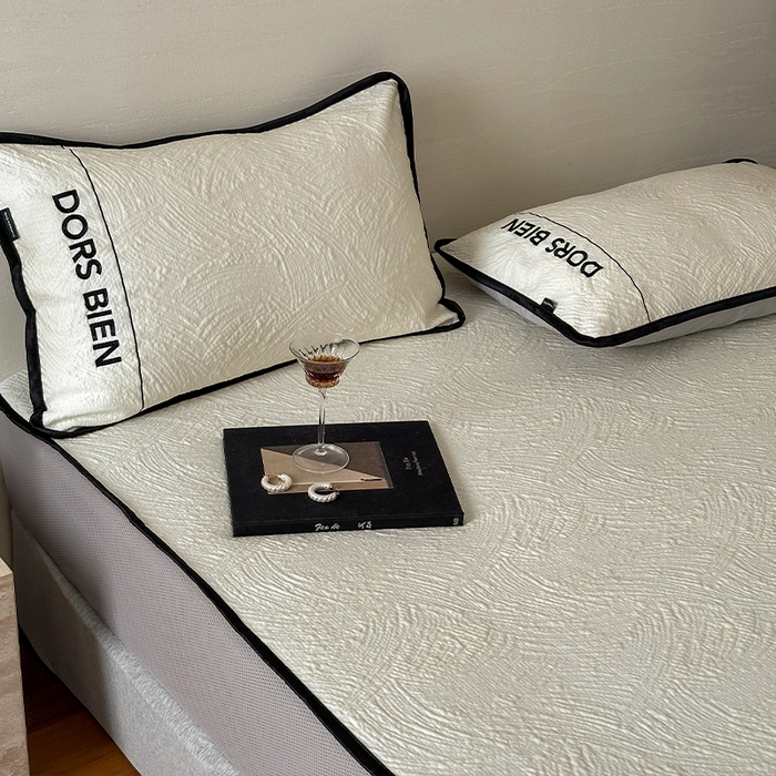 91家纺网 家纺一手货源 找家纺 圆岛家纺 2025新款3D高分子凉感浮雕提花软凉席床笠款三件套 漠语-白