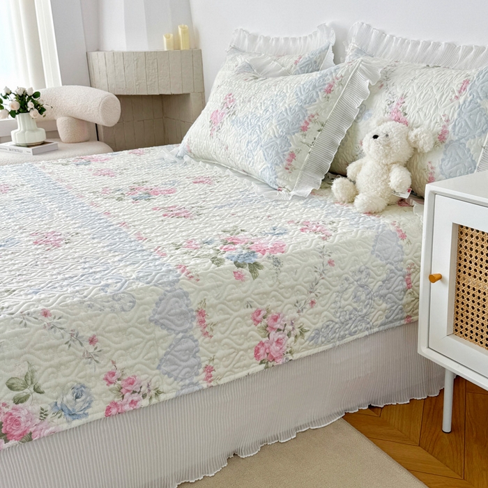 91家纺网 家纺一手货源 找家纺 添越 2024小清新韩版蕾丝花边纯棉夹棉床盖三件套全棉恋爱季节