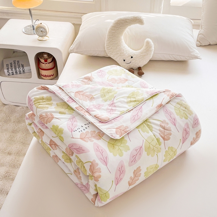 91家纺网 家纺一手货源 找家纺 好梦来家纺（原锦茂家纺） 2025新款印花凉感丝抗菌夏被 叶叶相伴