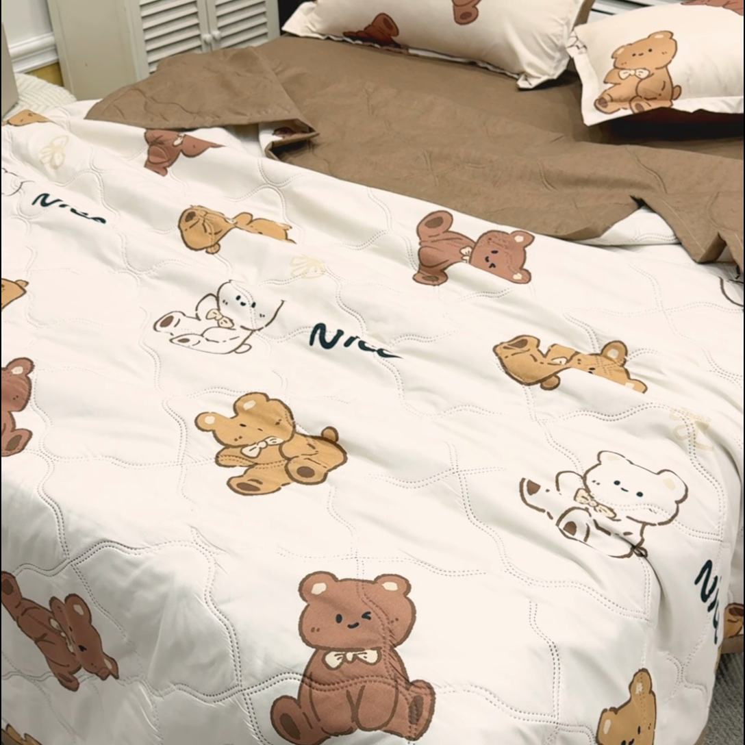 91家纺网 家纺一手货源 找家纺 乐居坊2025新款亲肤舒适印花芦荟棉夏凉被四件套 Nice 小熊
