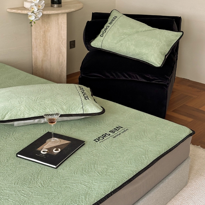 91家纺网 家纺一手货源 找家纺 圆岛家纺 2025新款3D高分子凉感浮雕提花软凉席床笠款三件套 漠语-绿