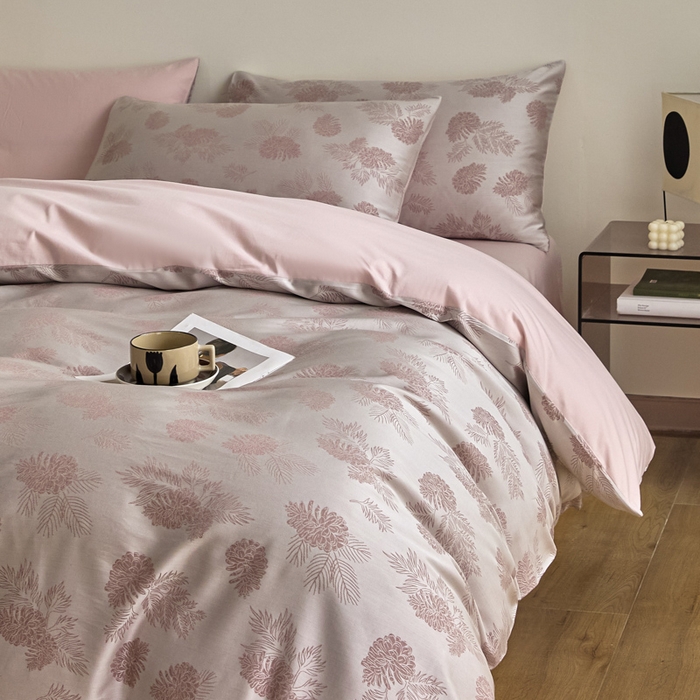 91家纺网 家纺一手货源 找家纺 琪格格纺织  2025新款色织天丝棉提花四件套 松林果-粉紫