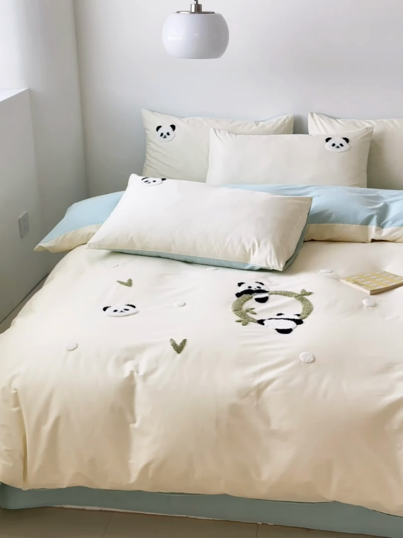 91家纺网 家纺一手货源 找家纺 锦觅家纺 2025新款卡通小清新毛巾绣全棉纯棉四件套（大版定位花型） 可爱熊猫