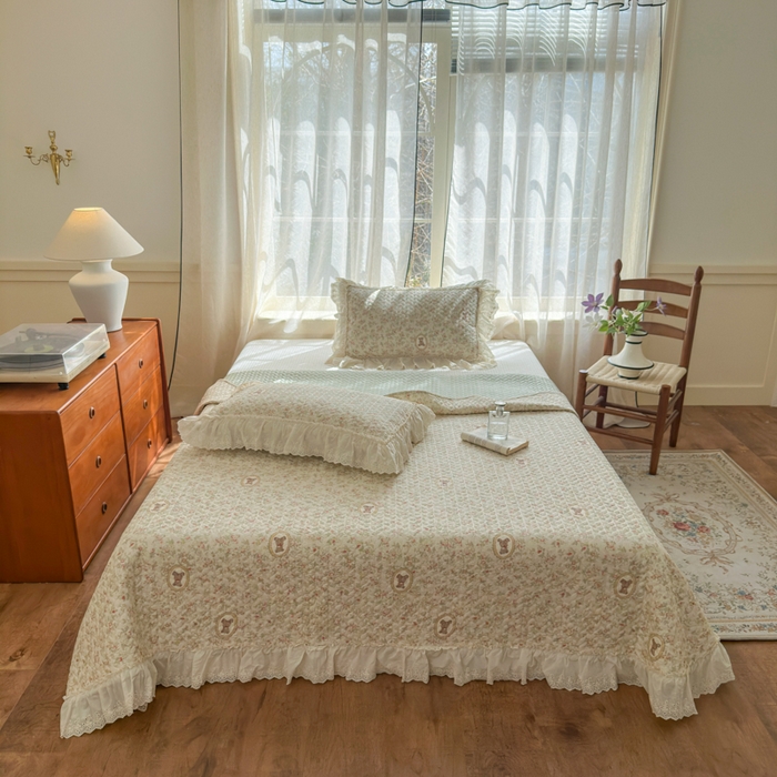 91家纺网 家纺一手货源 找家纺 淑女公社家纺  2025春夏新款法式纯棉双层纱夏被床盖四件套 春日熊仔