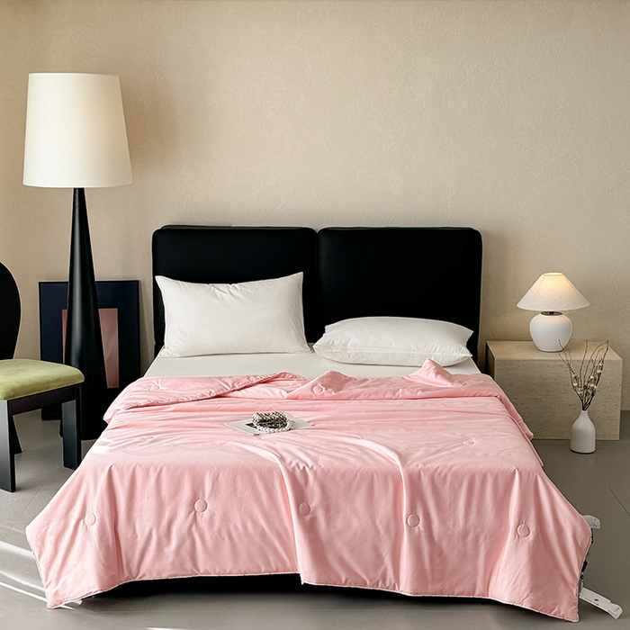 91家纺网 家纺一手货源 找家纺 茧羽世家 2025新款全棉软糯亲肤提花蚕丝夏被 如意 提花 粉