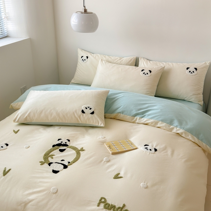 91家纺网 家纺一手货源 找家纺 锦觅家纺 2025新款卡通小清新毛巾绣全棉纯棉四件套（大版定位花型） 可爱熊猫