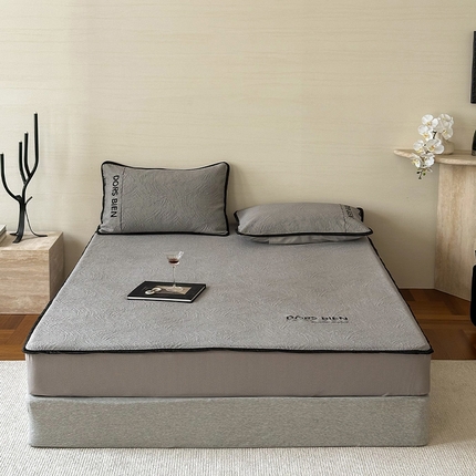 91家纺网 家纺一手货源 找家纺 （总）圆岛家纺 2025新款3D高分子凉感浮雕提花软凉席床笠款三件套