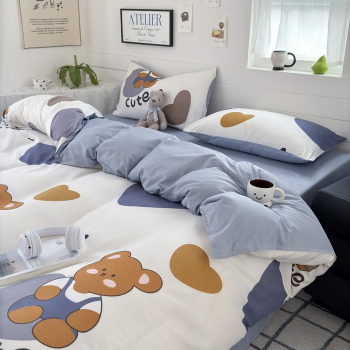 91家纺网 家纺一手货源 找家纺 可可家纺 2025新款印花卡通芦荟棉四件套亲肤床单被套三件套 萌宝小熊