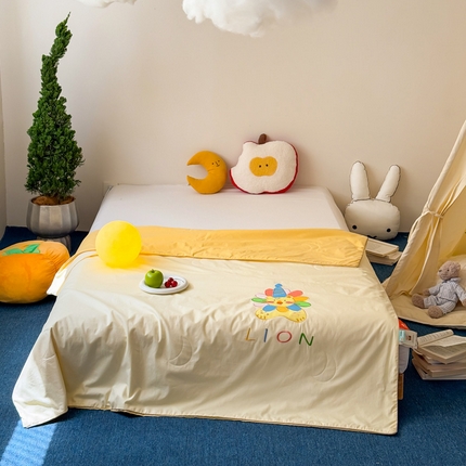 2025新款快乐多巴胺纯棉夏被 黄色彩虹小狮子