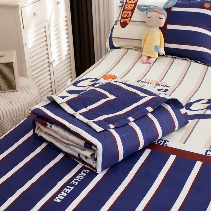 91家纺网 家纺一手货源 找家纺 乐居坊2025新款亲肤舒适印花芦荟棉夏凉被四件套 高校风云