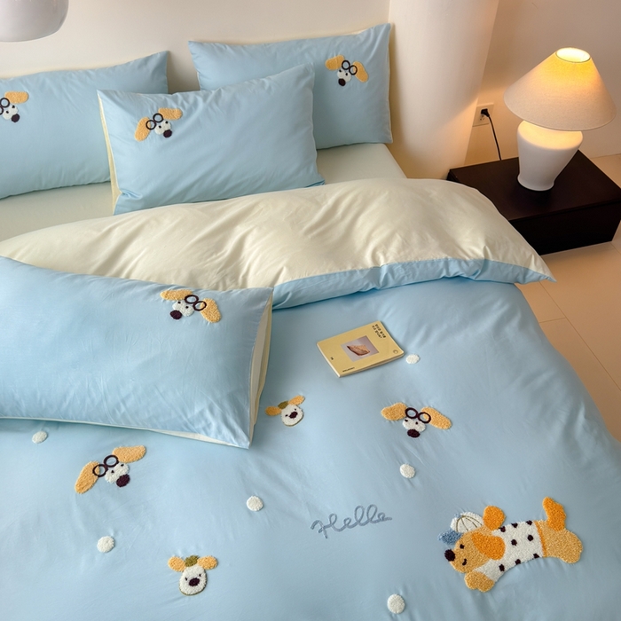 91家纺网 家纺一手货源 找家纺 锦觅家纺 2025新款卡通小清新毛巾绣全棉纯棉四件套（大版定位花型） 奔跑的狗狗