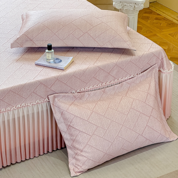 91家纺网 家纺一手货源 找家纺 棉生活家纺 2025新款高端款冰离子超软按摩凉席 方格-粉-床裙款