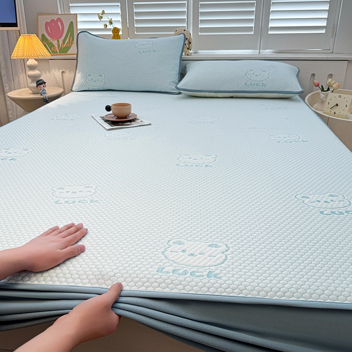 91家纺网 家纺一手货源 找家纺 喜居 2025新款A类凉豆豆提花床笠凉感豆豆床笠 luck小冰熊-蓝