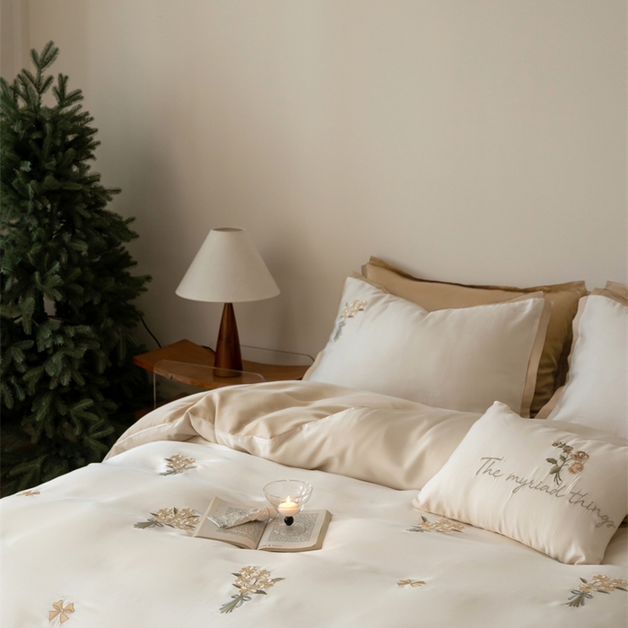 91家纺网 家纺一手货源 找家纺 FORTWO家纺原创设计（FOR TWO家纺） 2025新款60支兰精天丝毛巾绣四件套-断角款 小确幸