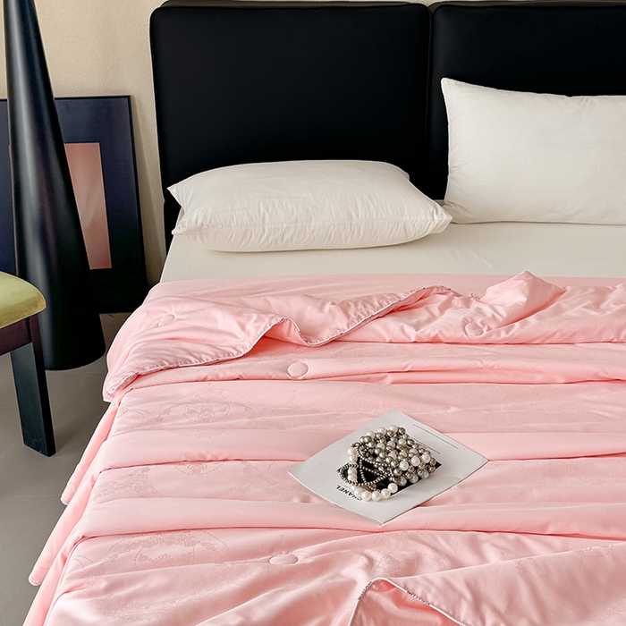 91家纺网 家纺一手货源 找家纺 茧羽世家 2025新款全棉软糯亲肤提花蚕丝夏被 如意 提花 粉