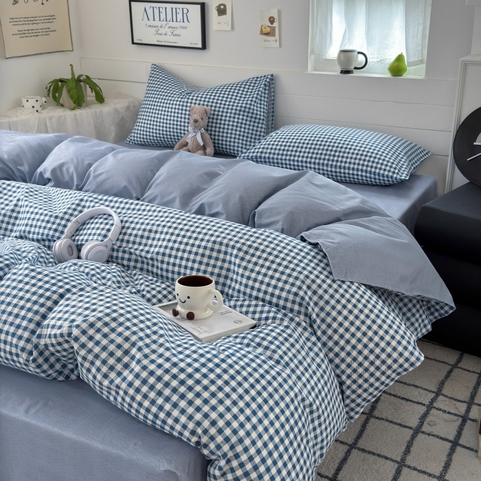 91家纺网 家纺一手货源 找家纺 可可家纺 2025新款印花卡通芦荟棉四件套亲肤床单被套三件套 蓝小格