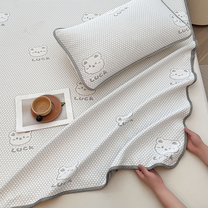 91家纺网 家纺一手货源 找家纺 喜居 2025新款A类凉豆豆提花床笠凉感豆豆床笠 luck小冰熊-灰