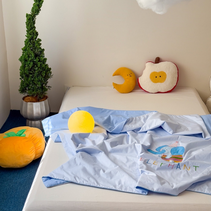 91家纺网 家纺一手货源 找家纺 2025新款快乐多巴胺纯棉夏被 蓝色彩虹小象