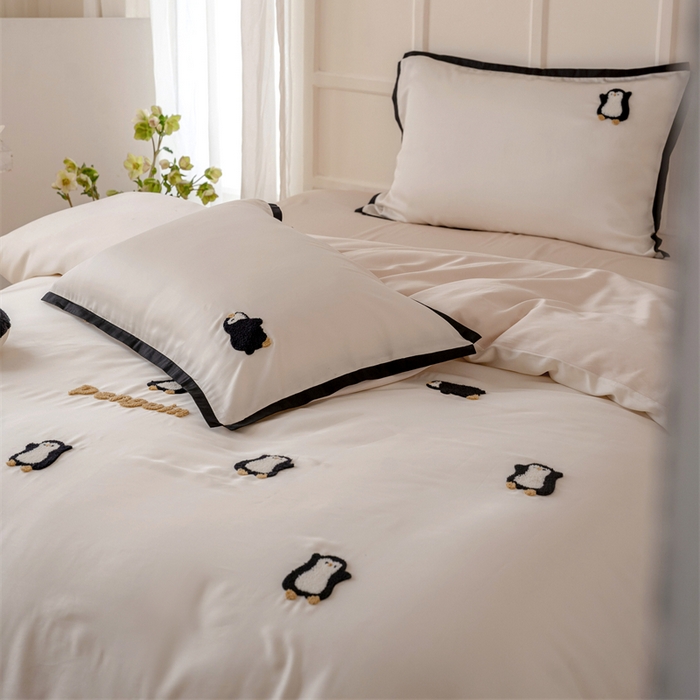 91家纺网 家纺一手货源 找家纺 FORTWO家纺原创设计（FOR TWO家纺） 2025新款60支兰精天丝毛巾绣四件套-断角款 企鹅