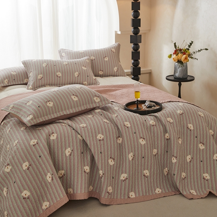 91家纺网 家纺一手货源 找家纺 2025新款13070双面全棉砂洗大直边床盖三件套四件套 旺财