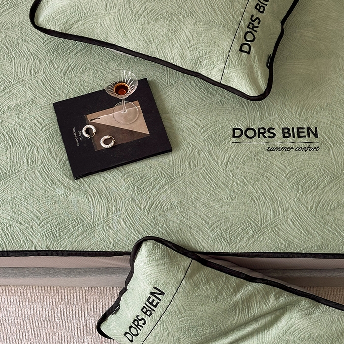 91家纺网 家纺一手货源 找家纺 圆岛家纺 2025新款3D高分子凉感浮雕提花软凉席床笠款三件套 漠语-绿