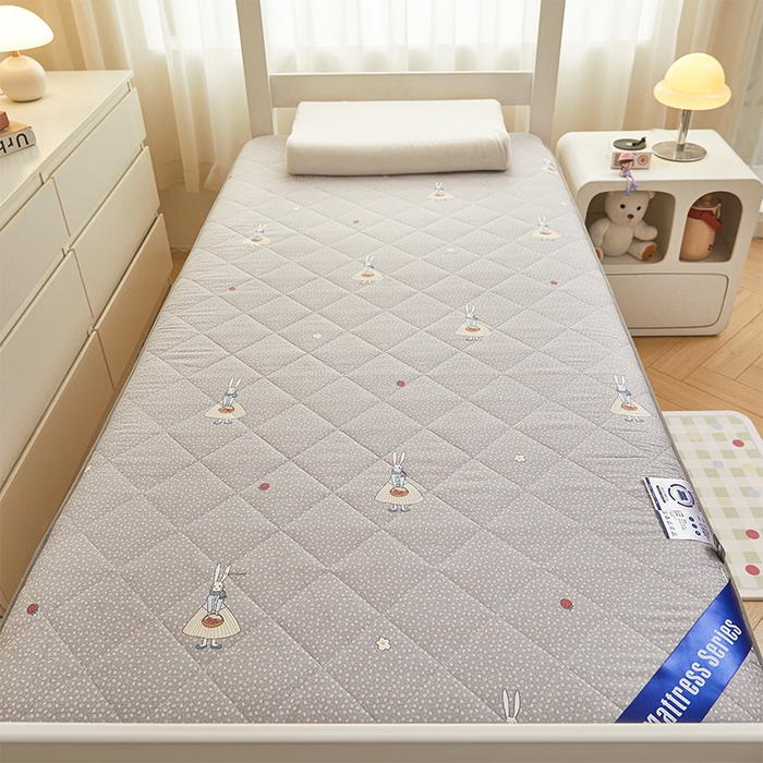 91家纺网 家纺一手货源 找家纺 丽诺床垫 2025新款全棉抗菌三明治学生床垫 小萝莉