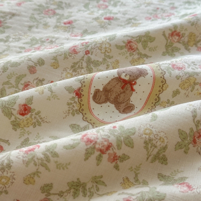 91家纺网 家纺一手货源 找家纺 淑女公社家纺  2025春夏新款法式纯棉双层纱夏被床盖四件套 春日熊仔