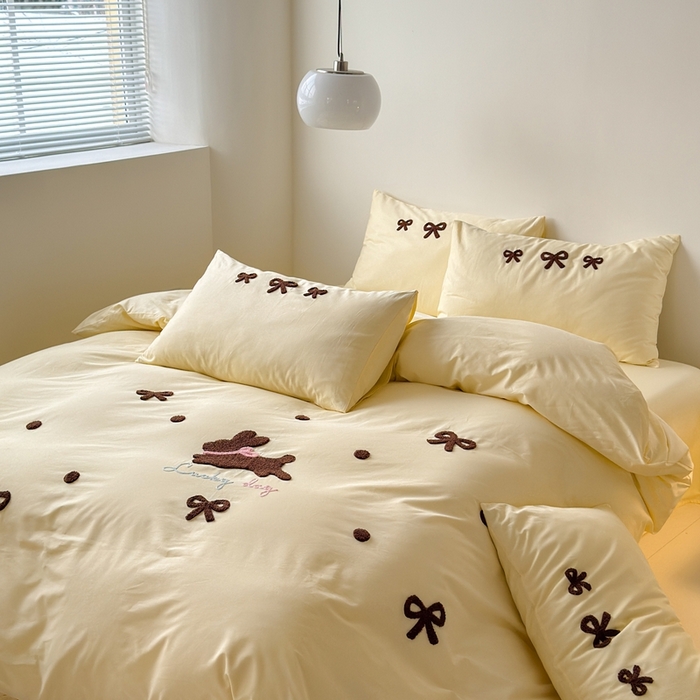 91家纺网 家纺一手货源 找家纺 锦觅家纺 2025新款卡通小清新毛巾绣全棉纯棉四件套（大版定位花型） 奶油兔兔