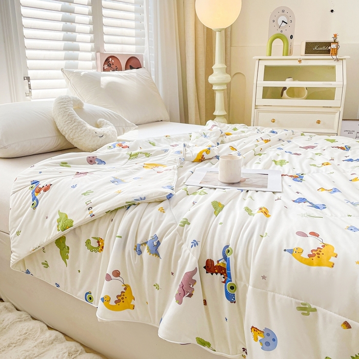 91家纺网 家纺一手货源 找家纺 好梦来家纺（原锦茂家纺） 2025新款印花凉感丝抗菌夏被 恐龙派对