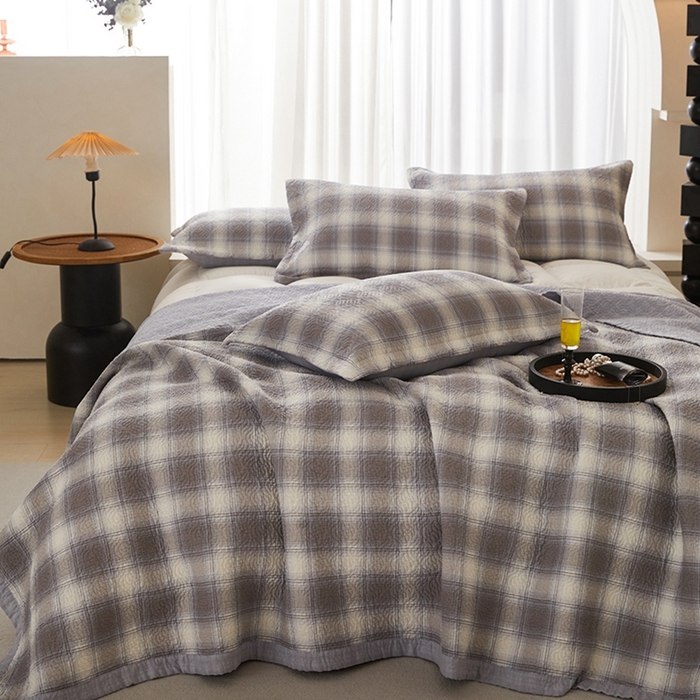 91家纺网 家纺一手货源 找家纺 2025新款13070双面全棉砂洗大直边床盖三件套四件套 梦回