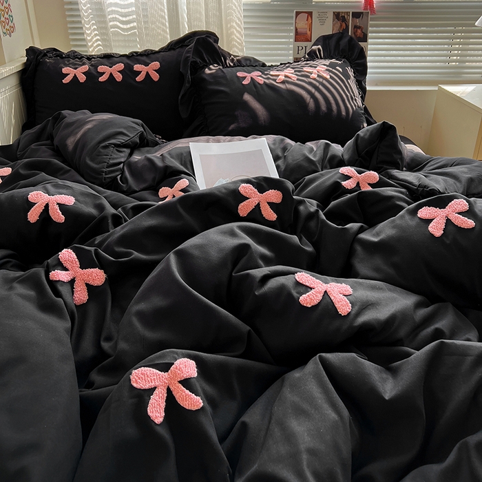 91家纺网 家纺一手货源 找家纺 艺玲家纺 2025新款赫本风系列法式花边水洗棉四件套 小香风 蝴蝶结-黑色