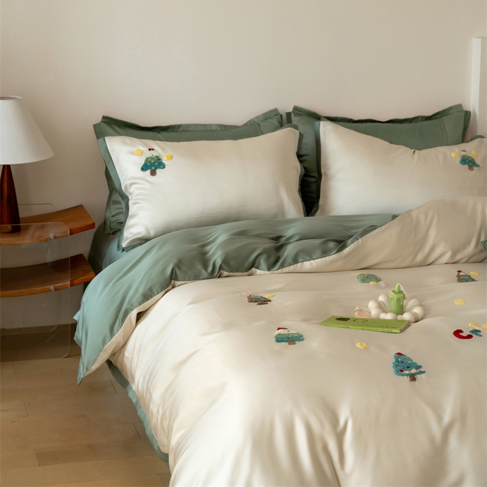 91家纺网 家纺一手货源 找家纺 FORTWO家纺原创设计（FOR TWO家纺） 2025新款60支兰精天丝毛巾绣四件套-断角款 圣诞树